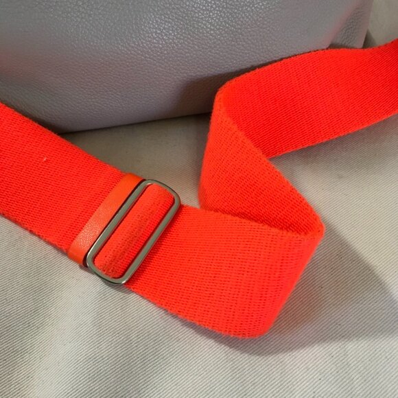 Vunque Large Pebbled Leather Light Gray Hobo W/ Strap - Picture 4 of 11